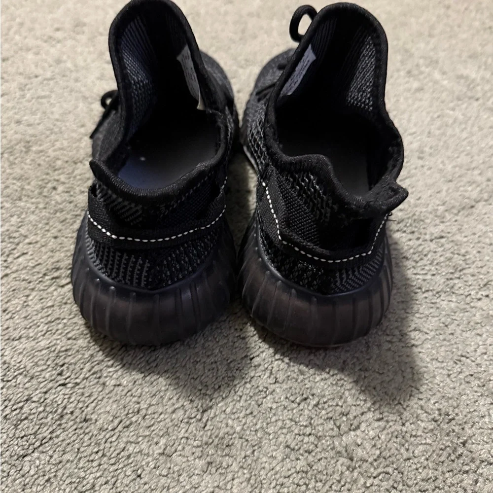 Stylish sneakers - Picture 3 of 6